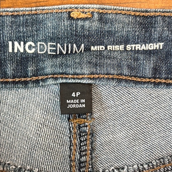 NWOT!! Classic Blue Women's Jeans - Picture 7 of 8